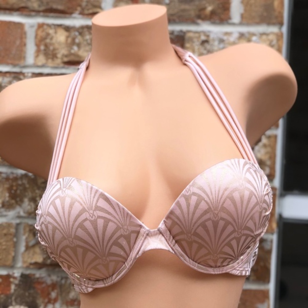 Victoria’s Secret bombshell Add 2 cups size 34B